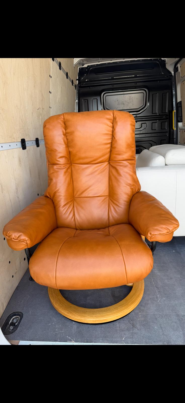 Réfection d'un fauteuil en cuir à St Remy de Provence et Martigues