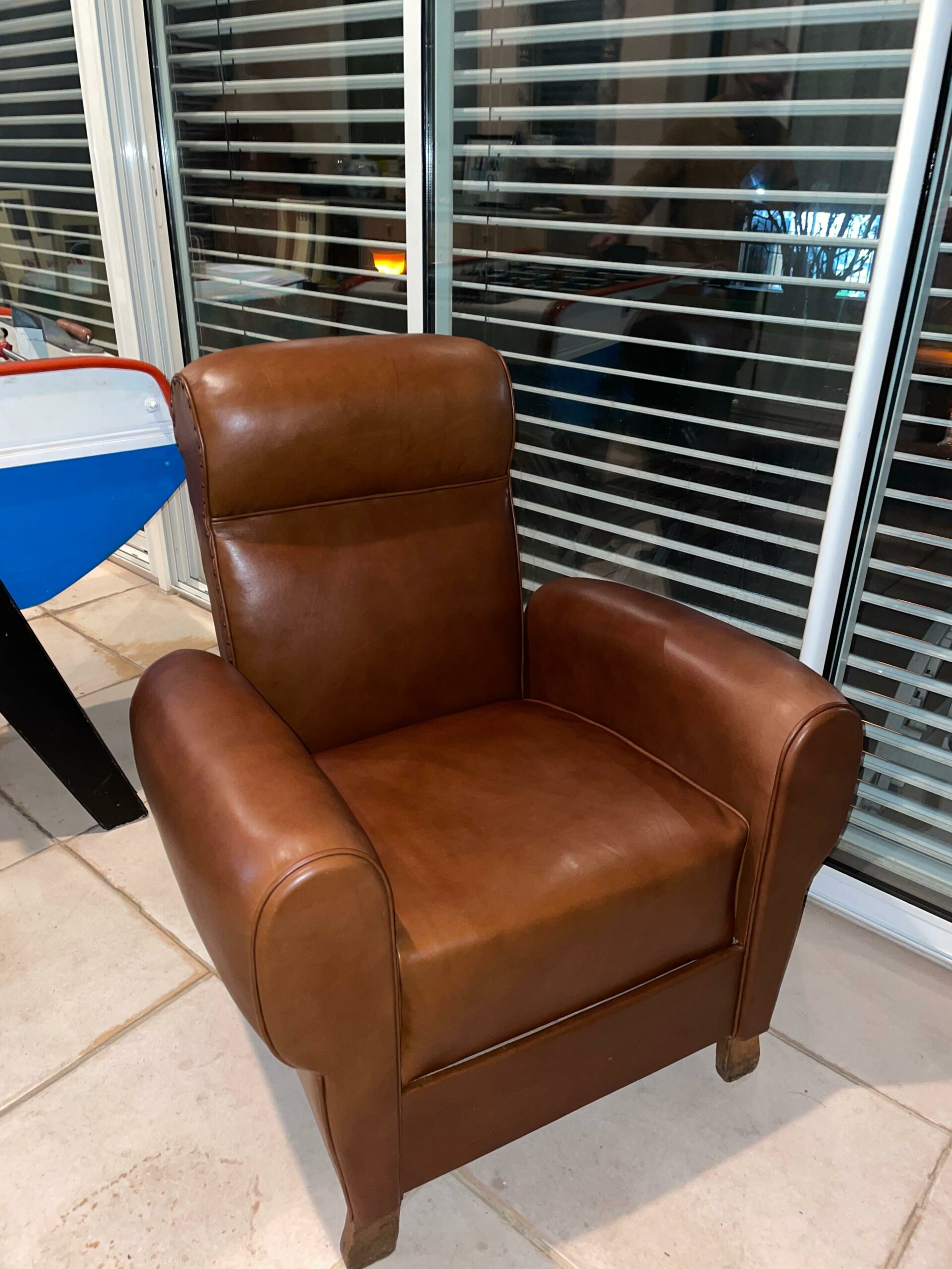 Restauration d'un fauteuil en cuir à St Remy de Provence et Martigues